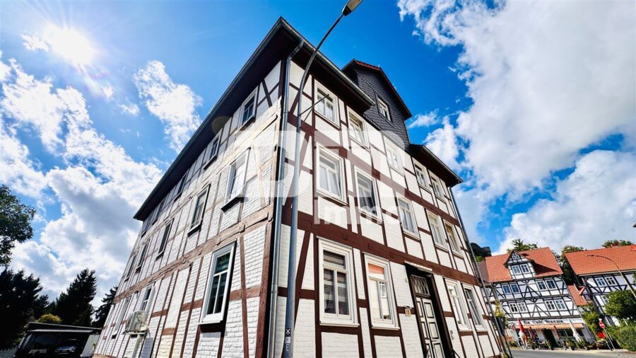 Modernes 2 Zimmer Apartment in umfassend saniertem Fachwerkhaus in gesuchter Lage - Front / Seitenansicht
